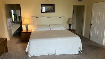 Deluxe Condo, Lake View | Iron/ironing board, free WiFi, bed sheets