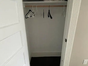 Chambre Triple, salle de bains commune (3.6) | Bureau, espace de travail pour ordinateur portable, Wi-Fi gratuit