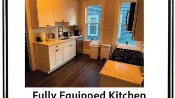 Full-sized fridge, microwave, oven, stovetop