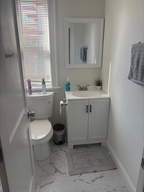 صابون، شامبو، ورق حمّام