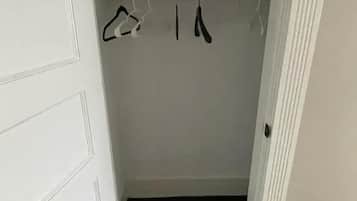 Triple Room, Shared Bathroom (2.2)