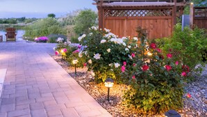 A garden pathway with a wooden pergola and a bench. - Modern one bedroom in quiet lakeside retreat near wineries, dock, boats and more! (Zillah)