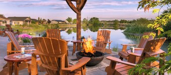 Modern one bedroom in quiet lakeside retreat near wineries, dock, boats and more!