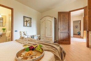 5 chambres, fer et planche à repasser, accès au Wi-Fi (inclus)