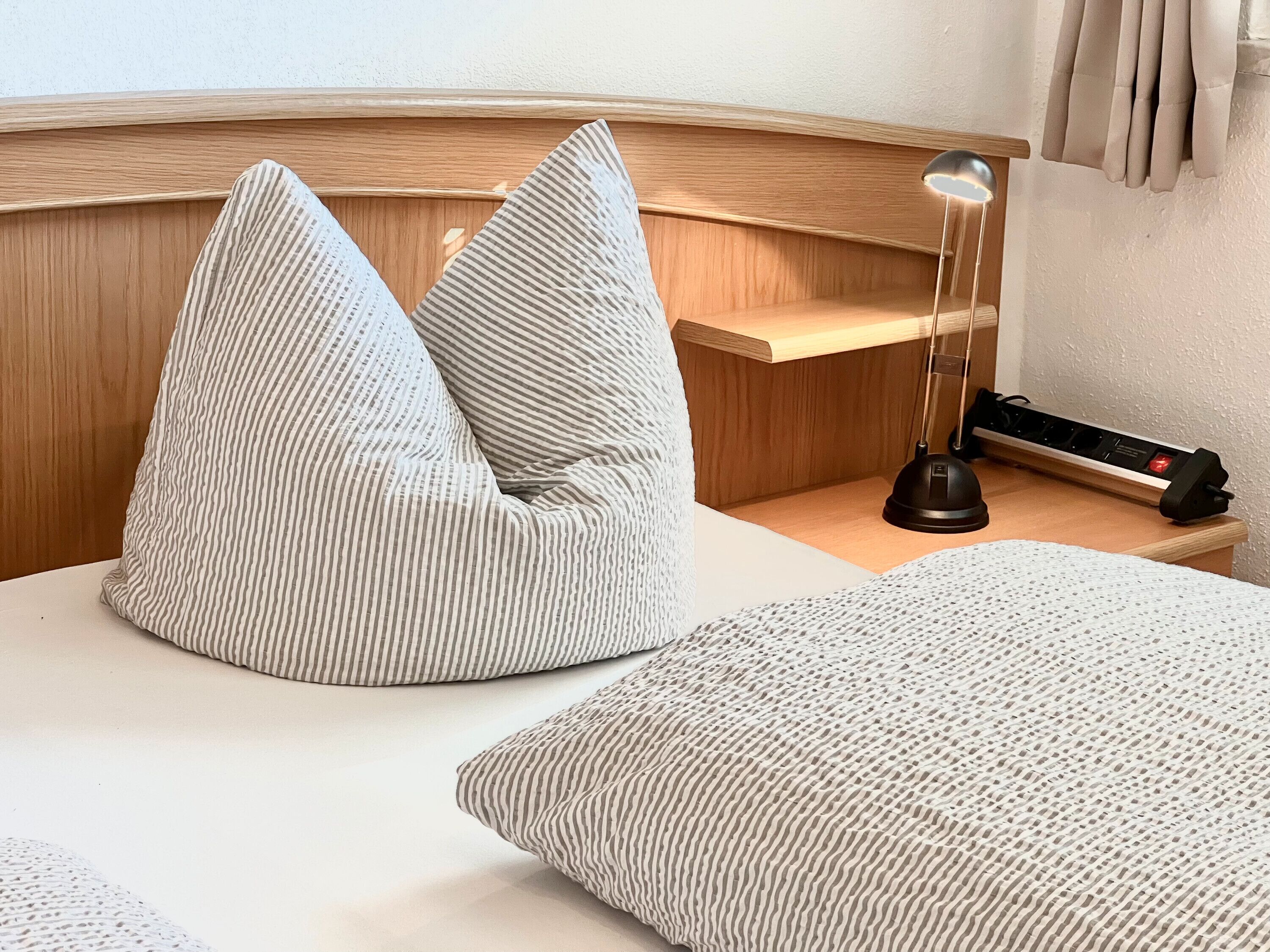 2 habitaciones, tabla de planchar con plancha y wifi gratis 