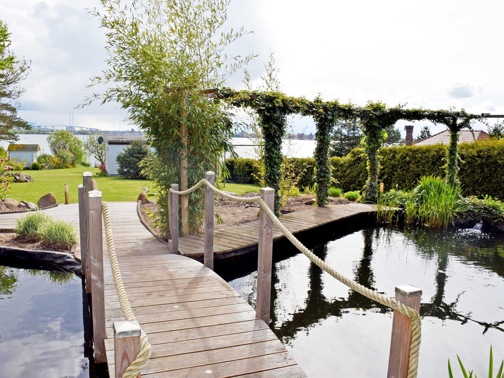 المنطقة المحيطة بالمنشأة