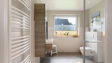 Dusche, Haartrockner, Handtücher