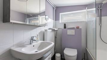 Bruser, hårtørrer, håndklæder