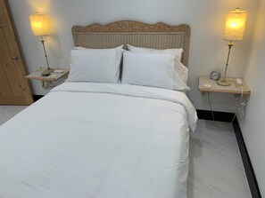 2 soverom, skrivebord, strykejern/-brett og wi-fi (inkludert)