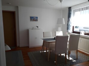 Dining - Apartment 'Ferienwohnung Edel' with Private Terrace and Wi-Fi (Wesselburen)