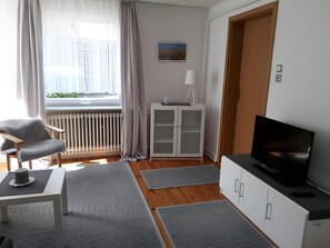 Interior - Apartment 'Ferienwohnung Edel' with Private Terrace and Wi-Fi (Wesselburen)