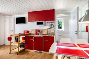 Frigorifero, microonde, forno, piano cottura