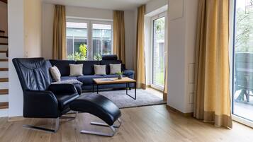 Fernseher, Tischtennisplatte