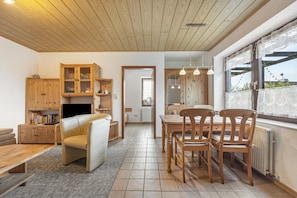 Dining - Apartment 'Fernblick, 50qm' with Shared Terrace, Shared Garden and Wi-Fi (Bad Grund)