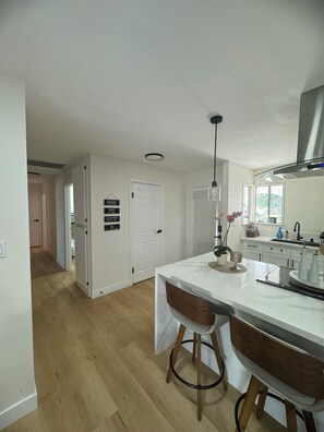 Private kitchen - Charming 2-bedroom house with AC, WiFi in brilliant Las Vegas (Las Vegas)