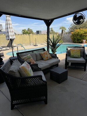 Pool - Charming 2-bedroom house with AC, WiFi in brilliant Las Vegas (Las Vegas)