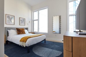 2 bedrooms, iron/ironing board, WiFi