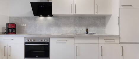 Kühlschrank, Ofen, Herdplatte, Geschirrspüler