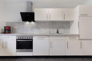 Réfrigérateur, four, plaque de cuisson, lave-vaisselle