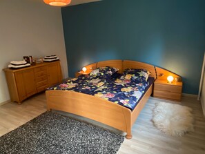 1 dormitorio, tabla de planchar con plancha, wifi gratis y ropa de cama