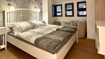 1 bedroom, iron/ironing board, WiFi (free), bed sheets