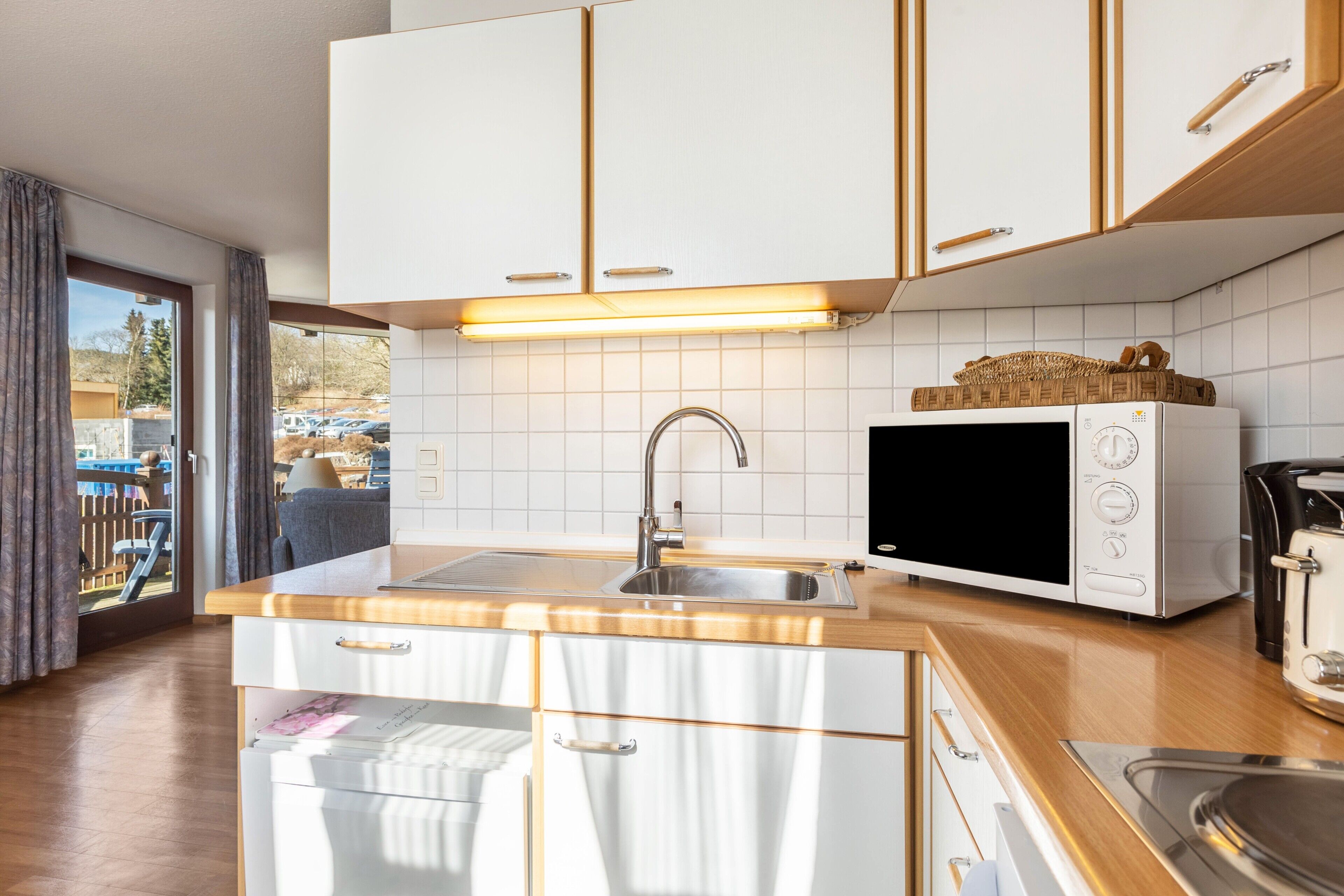 Kühlschrank, Mikrowelle, Herdplatte, Geschirrspüler