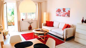 Fernseher, DVD-Player, Stereoanlage