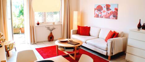 Een televisie, een dvd-speler en een stereo