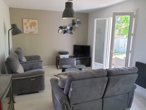 Fireplace - House in black perigord (Le Buisson-de-Cadouin)