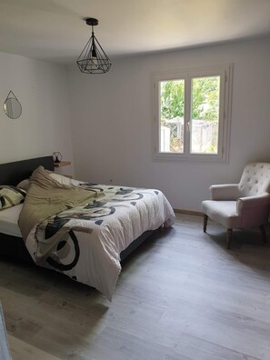 3 bedrooms, iron/ironing board, free WiFi, bed sheets - House in black perigord (Le Buisson-de-Cadouin)