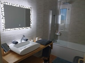 Hair dryer, towels, soap, toilet paper - House in black perigord (Le Buisson-de-Cadouin)