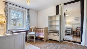 4 dormitoris, planxa i posts de planxar, wifi gratuïta i roba de llit