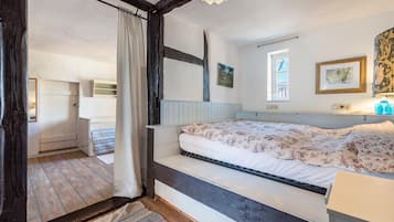 4 slaapkamers, een strijkplank/strijkijzer, gratis wifi, beddengoed