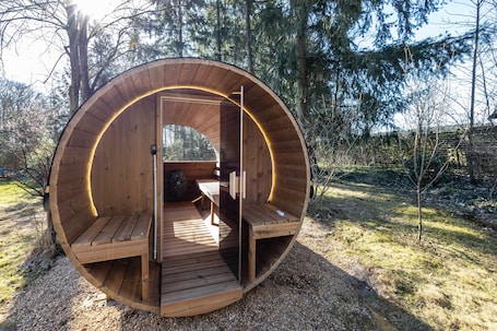 Sauna. Cottage 'Heidehygge - Mit Wald' with Private Terrace, Private Garden and Wi-Fi