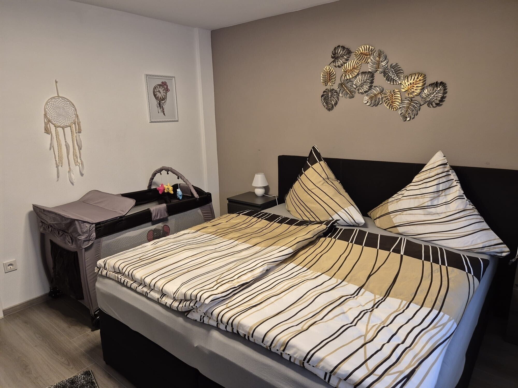 3 bedrooms, iron/ironing board, free WiFi, bed sheets