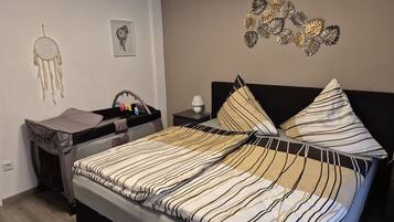 3 bedrooms, iron/ironing board, free WiFi, bed sheets