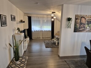 Interior - Apartment 'Haus Schmidt 4Zi Parknähe' with Balcony and Wi-Fi (Neunkirchen)