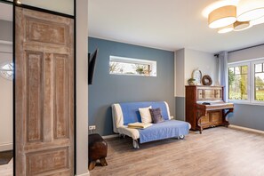 TV - Apartment 'Steensen' with Private Terrace, Private Garden and Wi-Fi (Leck)