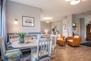 Dining - Apartment 'Steensen' with Private Terrace, Private Garden and Wi-Fi (Leck)