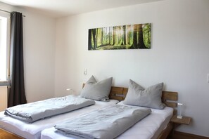 3 bedrooms, free WiFi, bed sheets