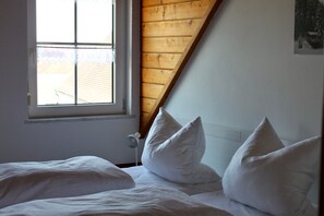 3 bedrooms, free WiFi, bed sheets