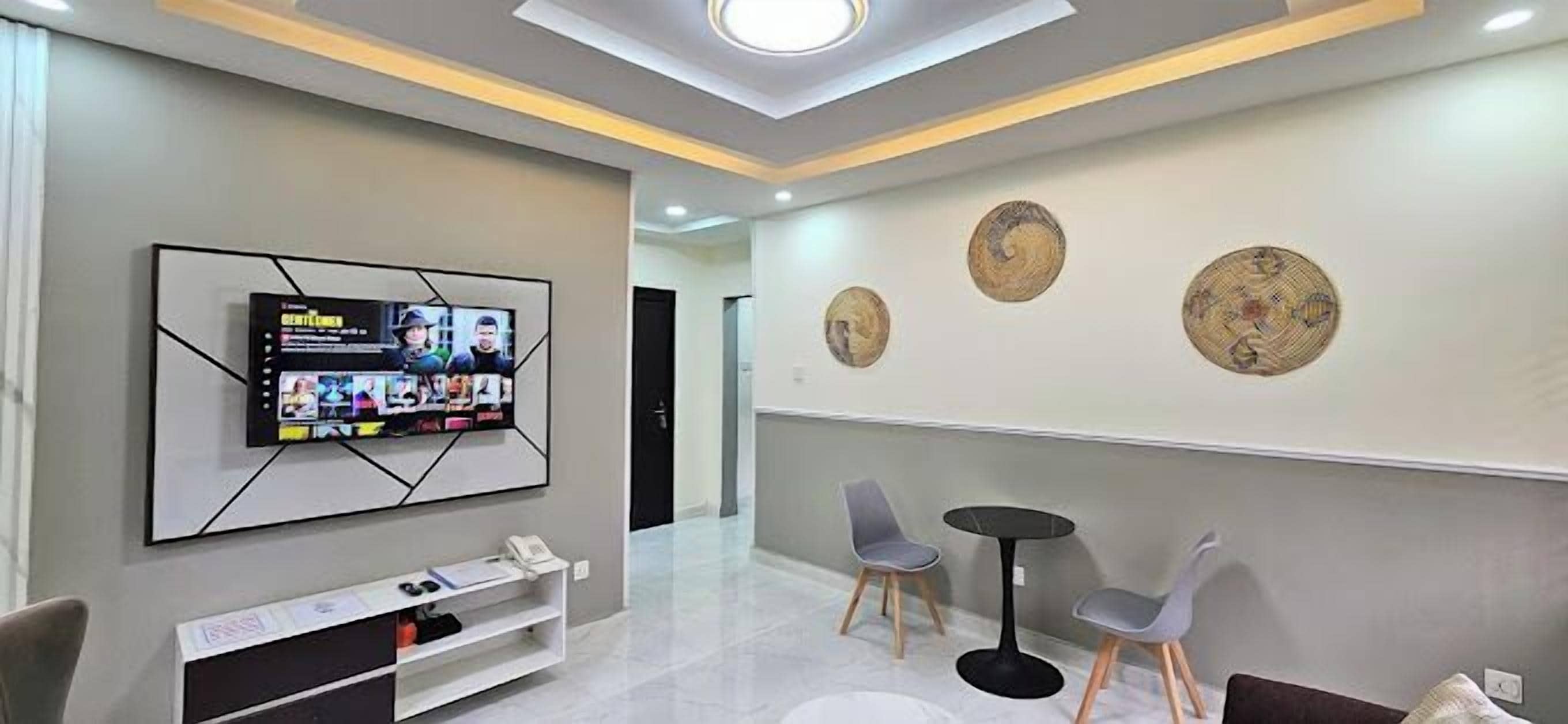 家庭公寓, 陽台, 城市景觀 | 起居區 | 平面電視