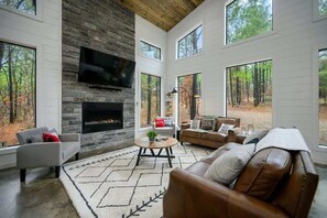 Televisión, chimenea, oficina