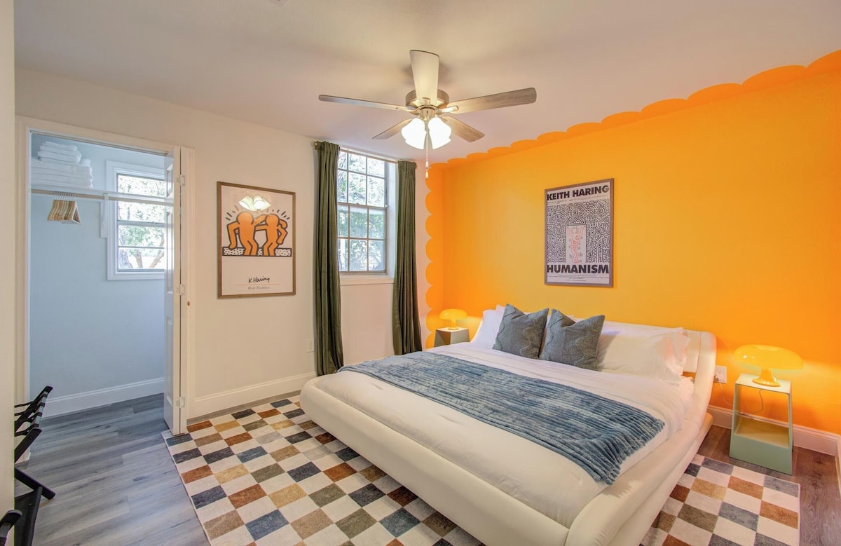 Photo 7 of 3 Bed, 2.5 Bath, 10 Minutes from Downtown, Fire-Pit, and Outdoor Theater