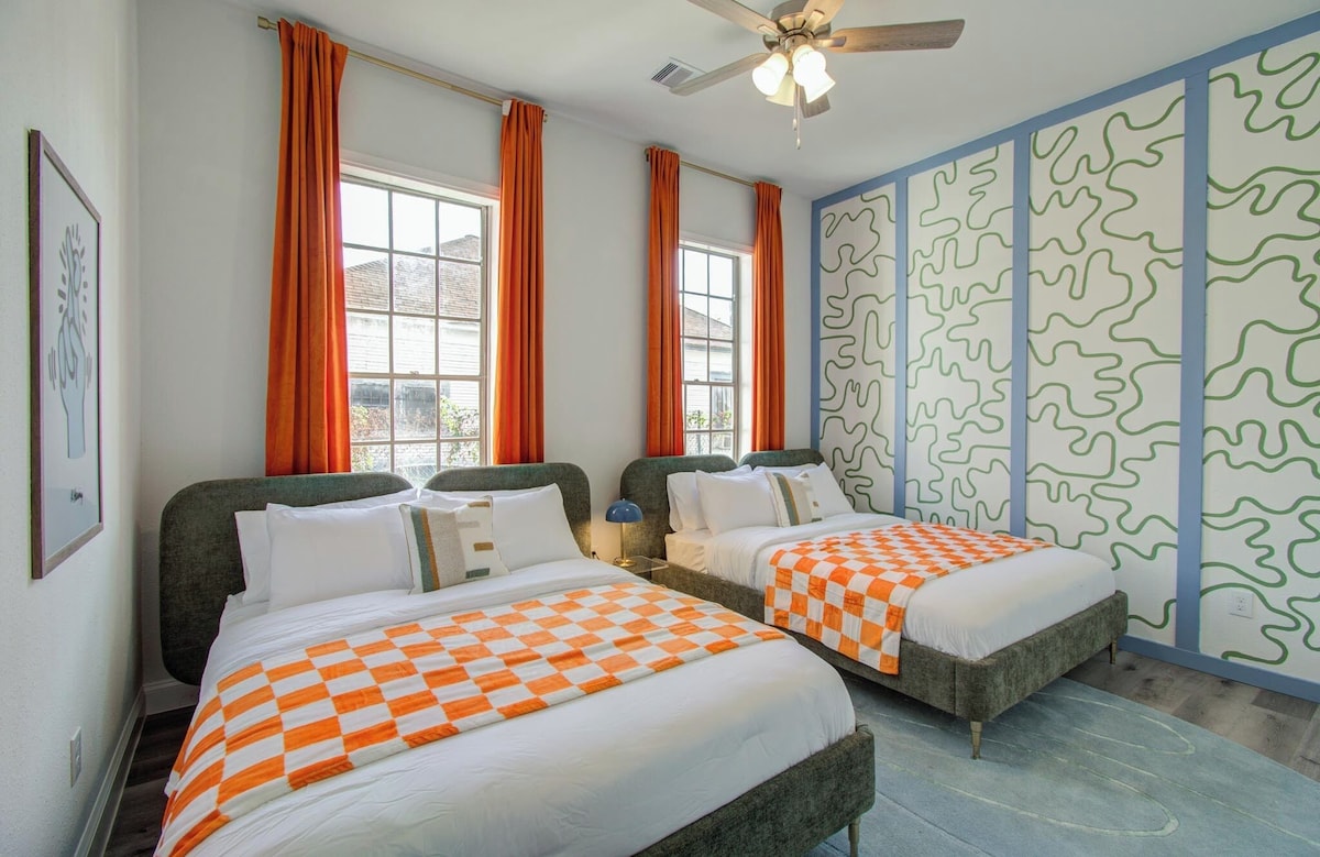Photo 6 of 3 Bed, 2.5 Bath, 10 Minutes from Downtown, Fire-Pit, and Outdoor Theater