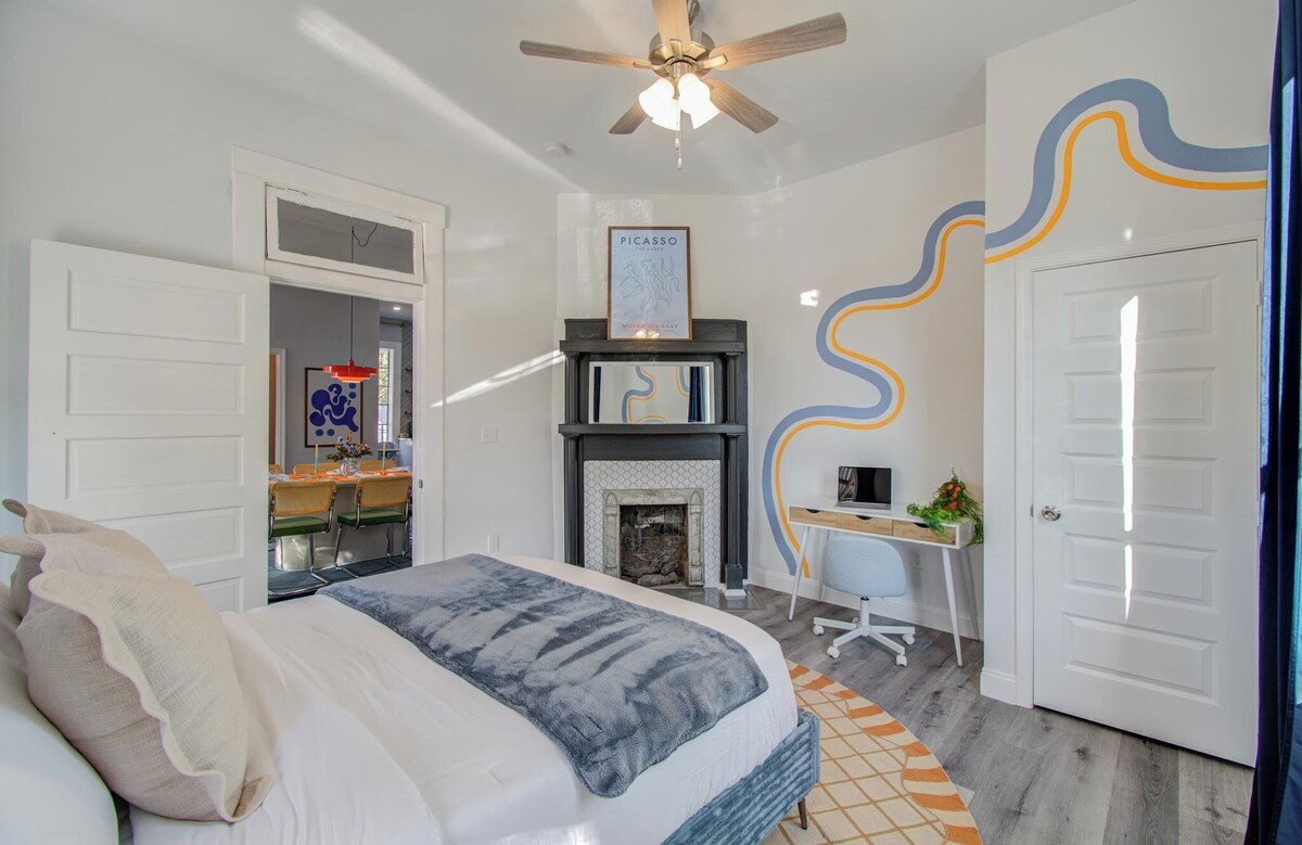 Photo 5 of 3 Bed, 2.5 Bath, 10 Minutes from Downtown, Fire-Pit, and Outdoor Theater