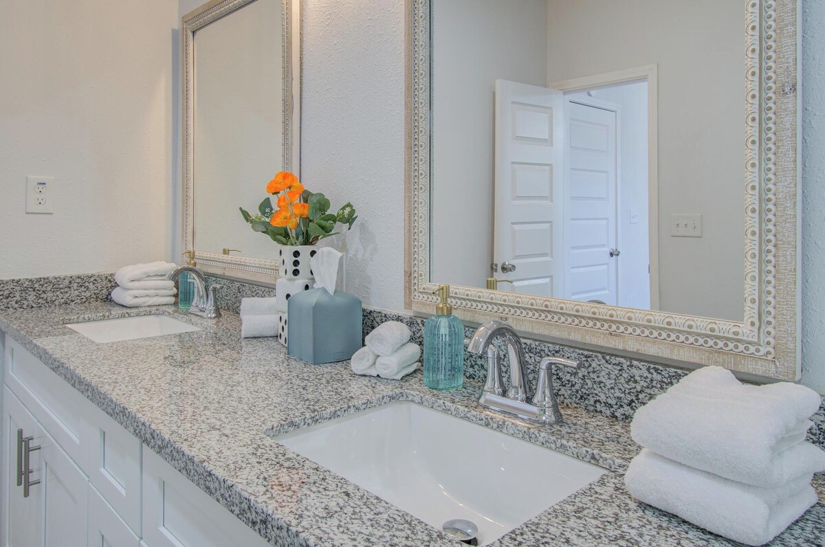 Photo 41 of 3 Bed, 2.5 Bath, 10 Minutes from Downtown, Fire-Pit, and Outdoor Theater