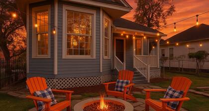 3 Bed, 2.5 Bath, 10 Minutes from Downtown, Fire-Pit, and Outdoor Theater