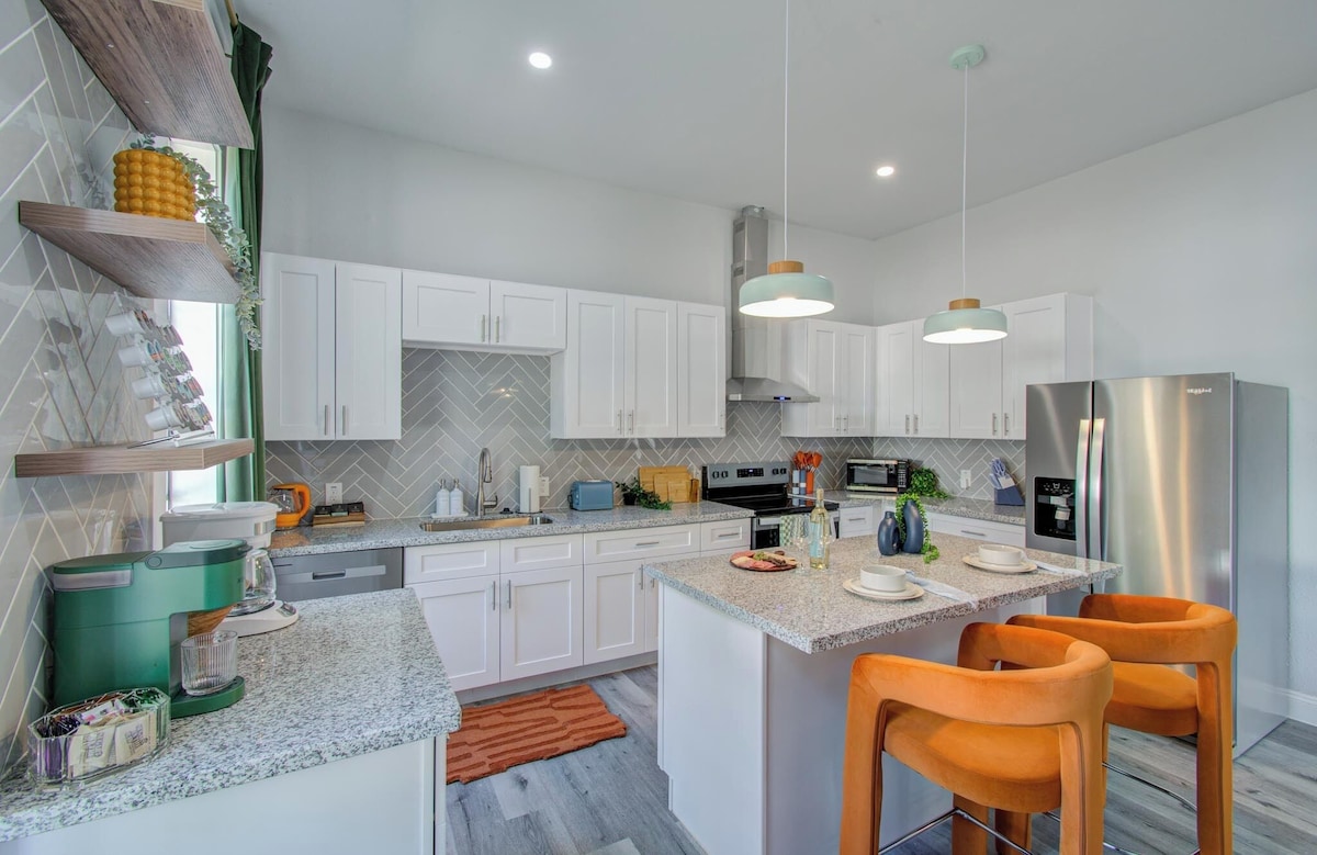 Photo 18 of 3 Bed, 2.5 Bath, 10 Minutes from Downtown, Fire-Pit, and Outdoor Theater