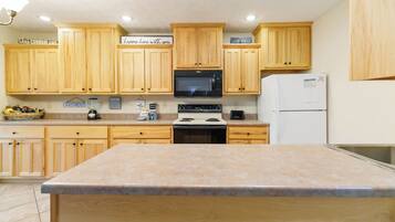 冰箱、微波炉、烤箱、炉灶